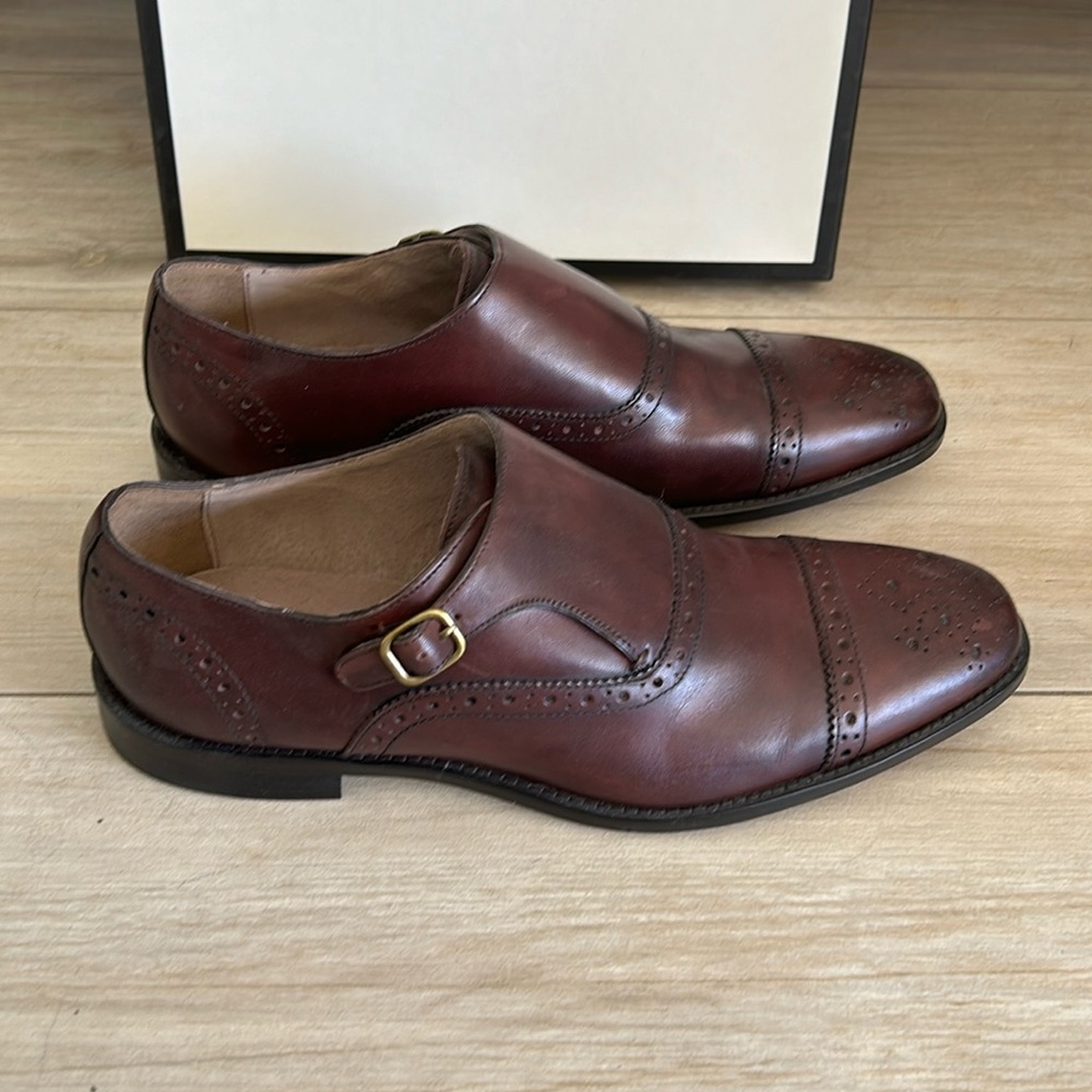 Men’s brown Banana Republic dress shoe with buckle